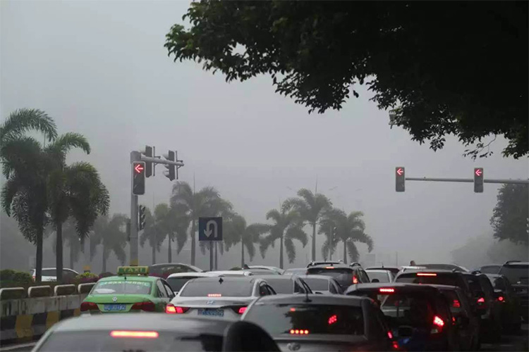 1525917973712724.jpg 回南天出行不方便.jpg