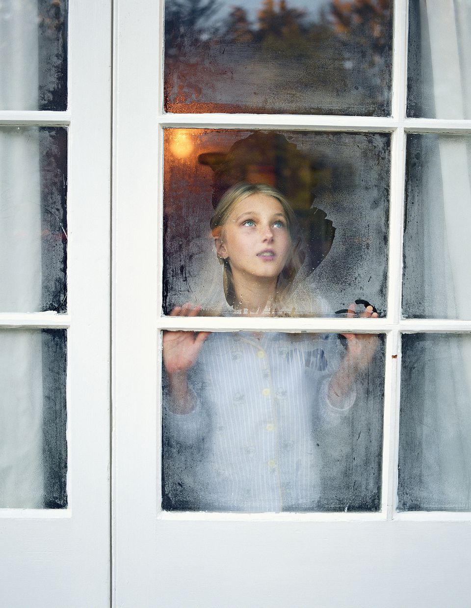 1517282715377535.jpg Girl-looking-out-window-GettyImages-200148753-001-586eca985f9b584db3e2c756.jpg