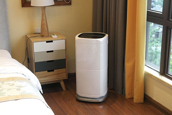 你好，我叫“回南天”，你看這水珠多愛我！